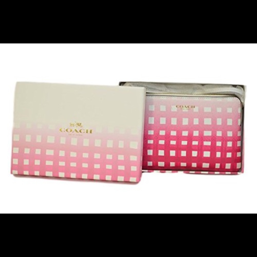 FLASH SALE!! NWT Coach EXTREMELY RARE gingham wristlet!! PRICE FIRM